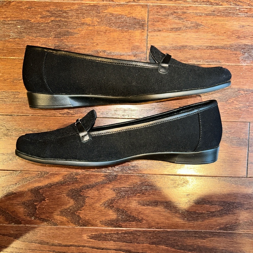 AEROSOLES Women's Elegant Black Flats - Picture 3 of 3